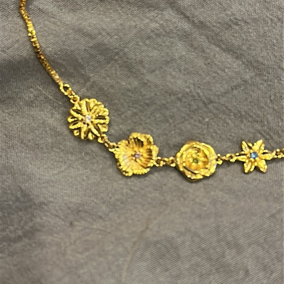 Gold colored Birthstone and birth flower bracelet - Picture 2 of 3